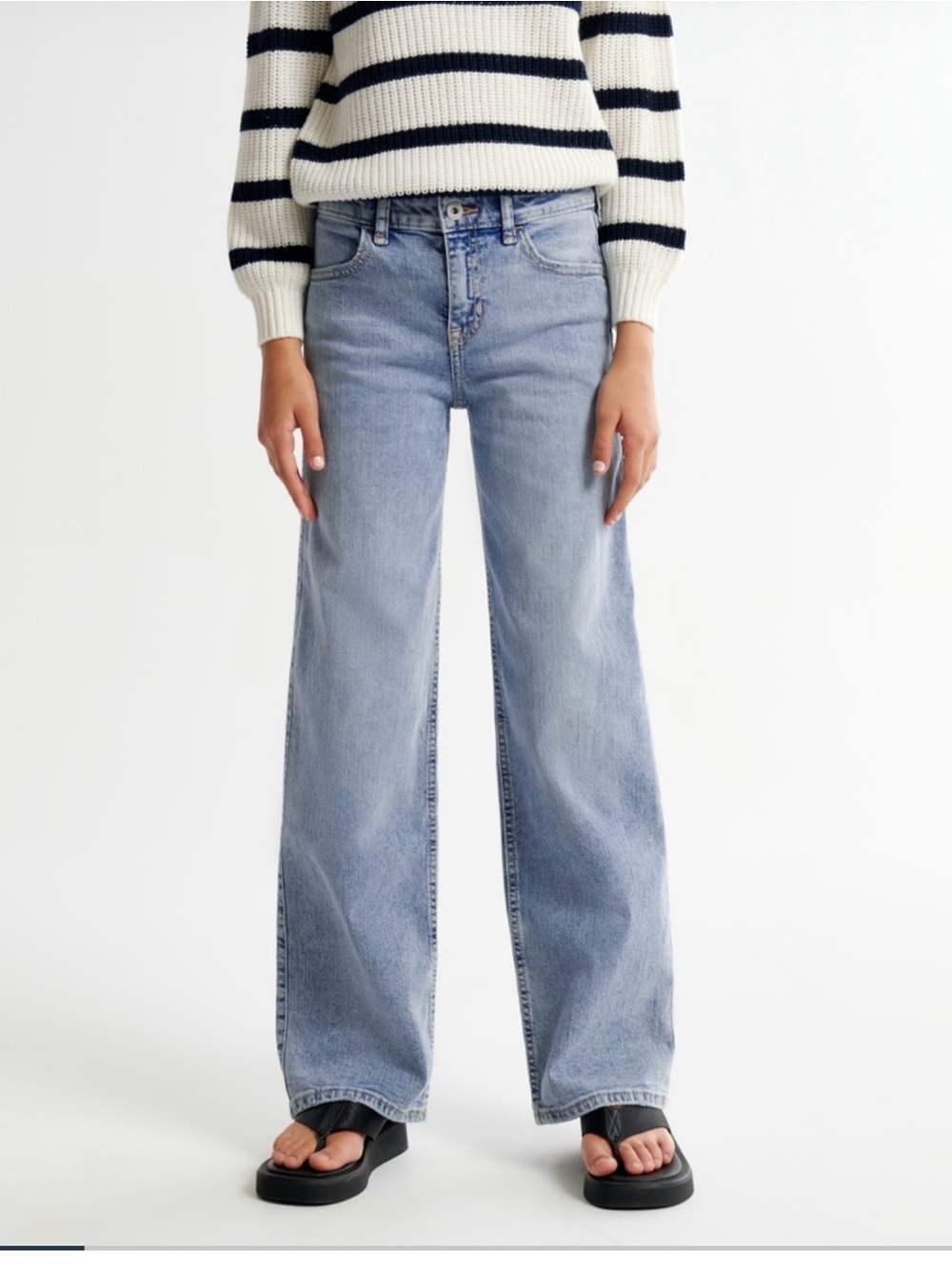 Girls Abercrombie high-rise wide leg jeans size 9/10 regular. Like new